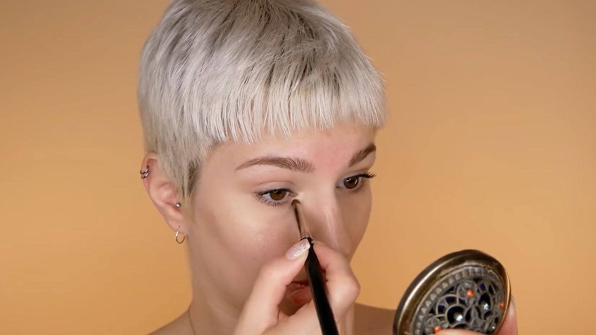 8. Surligneur d'angle intérieur blanc givré