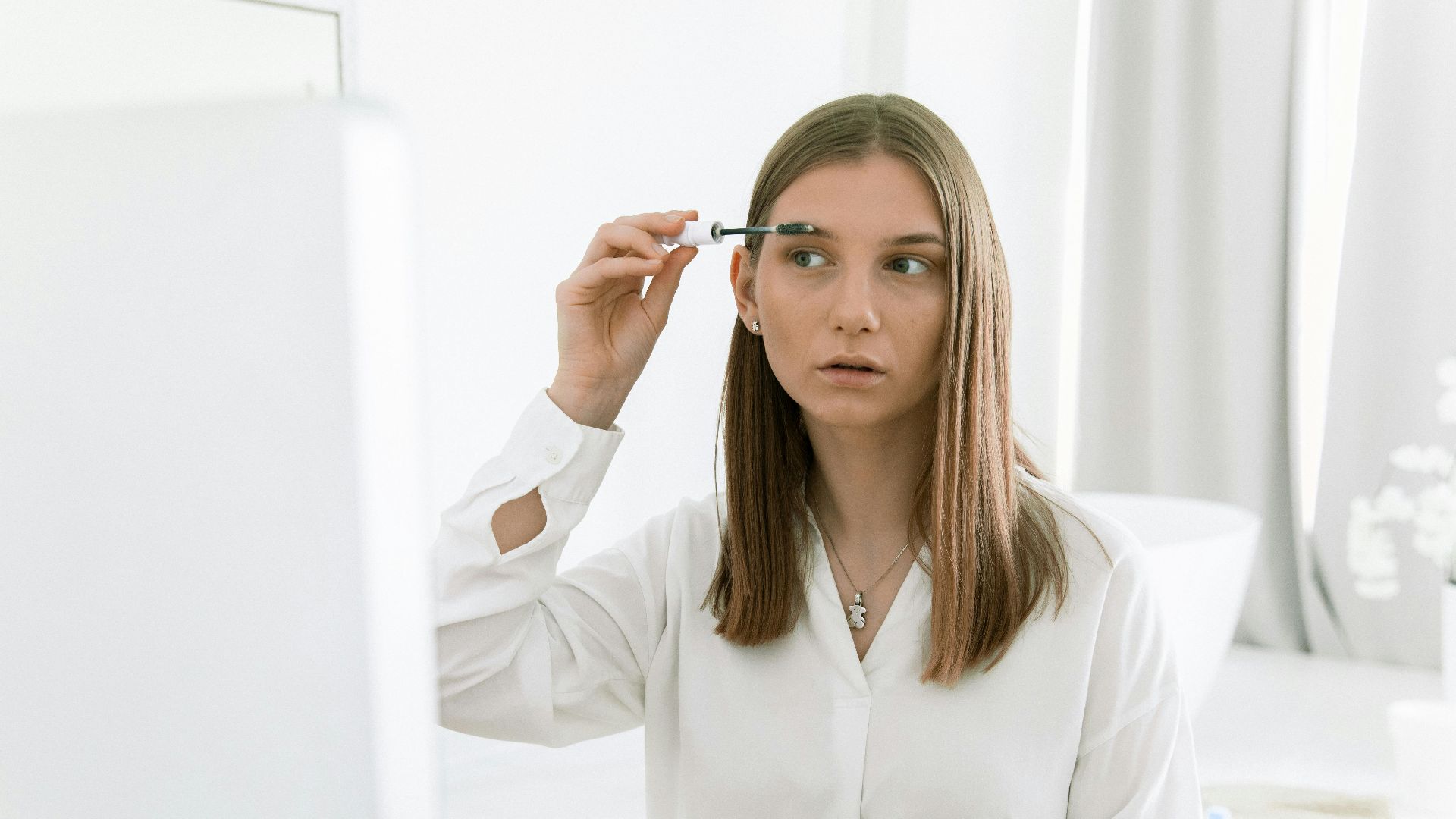 5. Sourcils en plumes