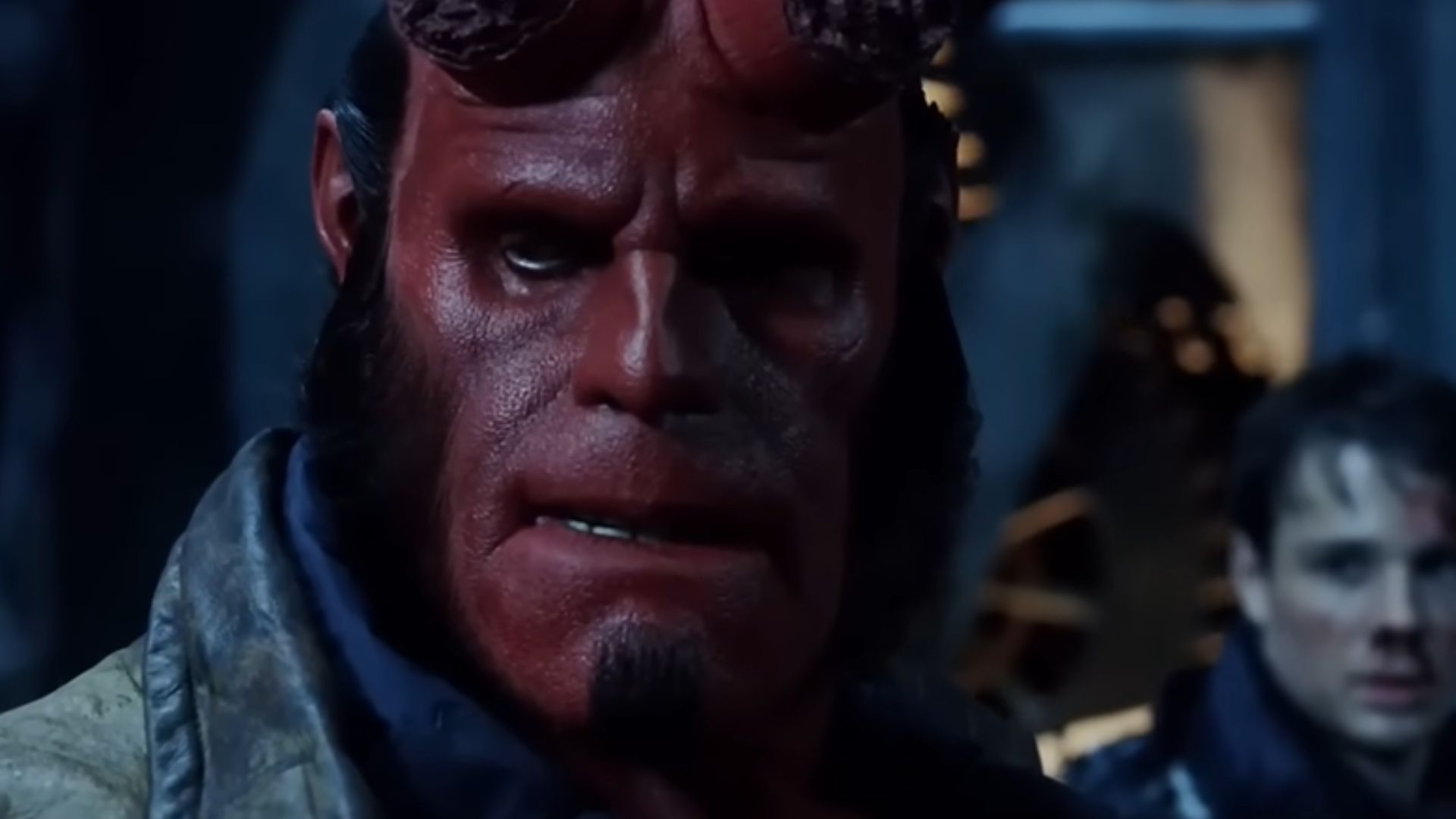 2. Ron Perlman dans le rôle de Hellboy dans Hellboy