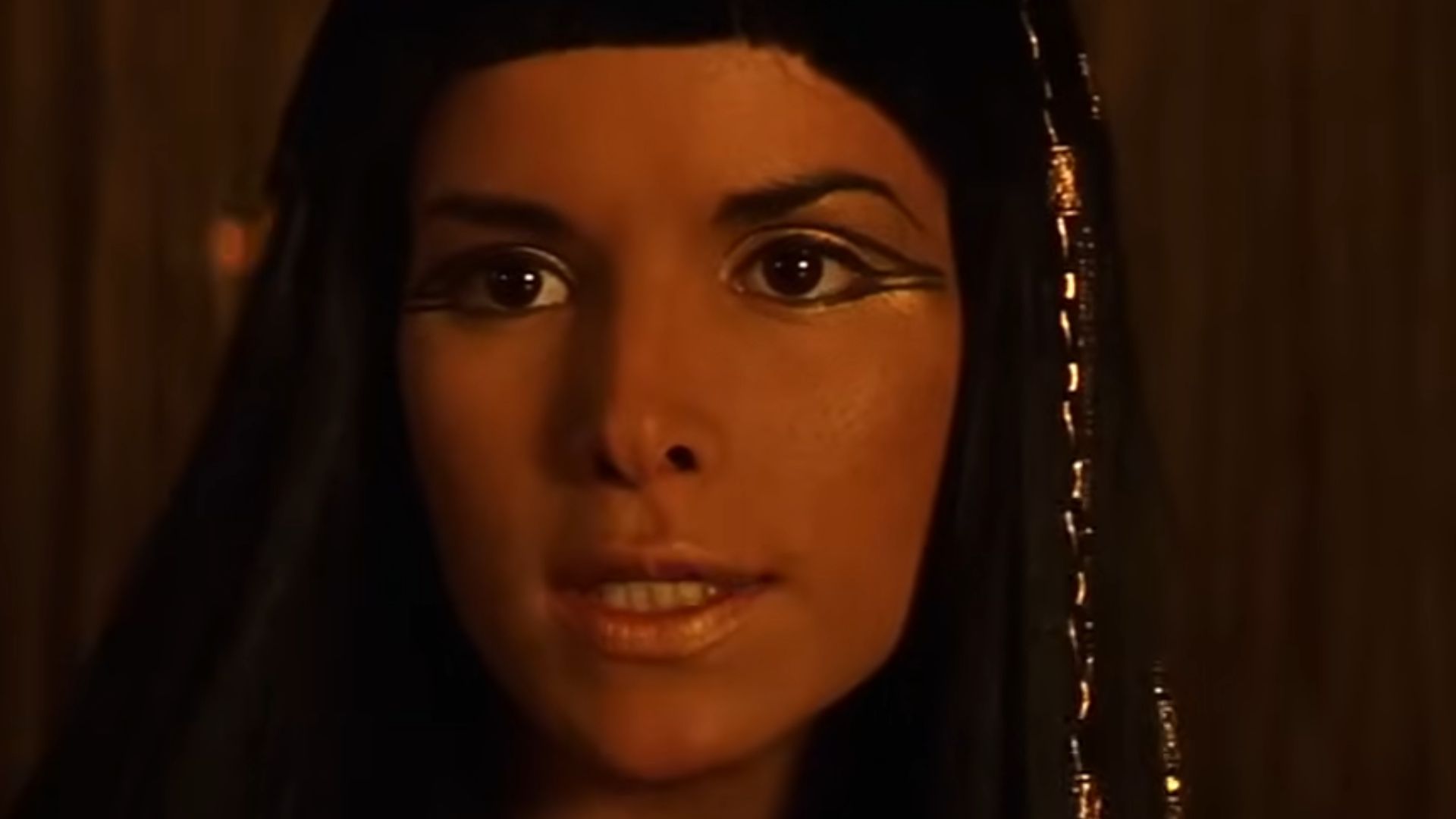 13. Patricia Velasquez dans le rôle d'Anck-Su-Namun dans La Momie
