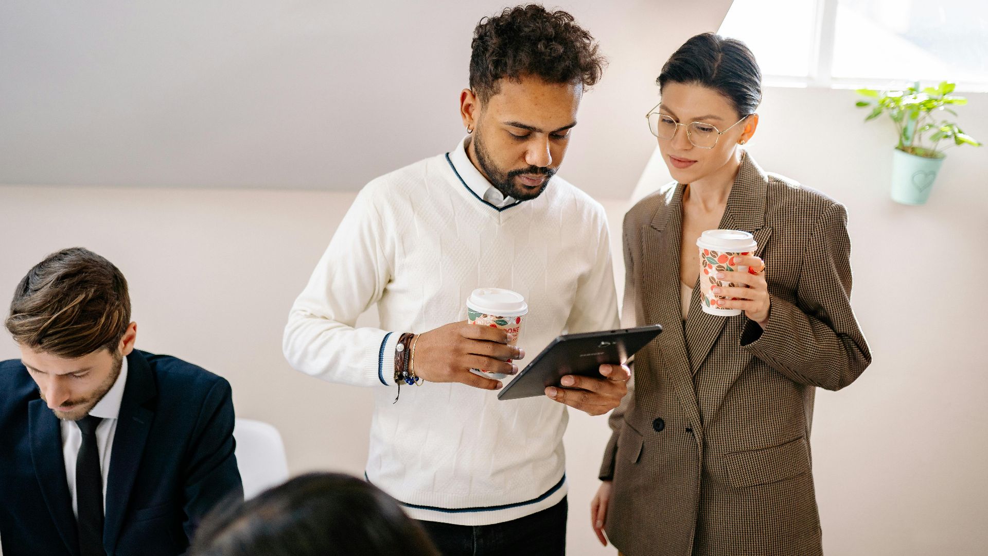 18. Ils vous font participer aux conversations de groupe