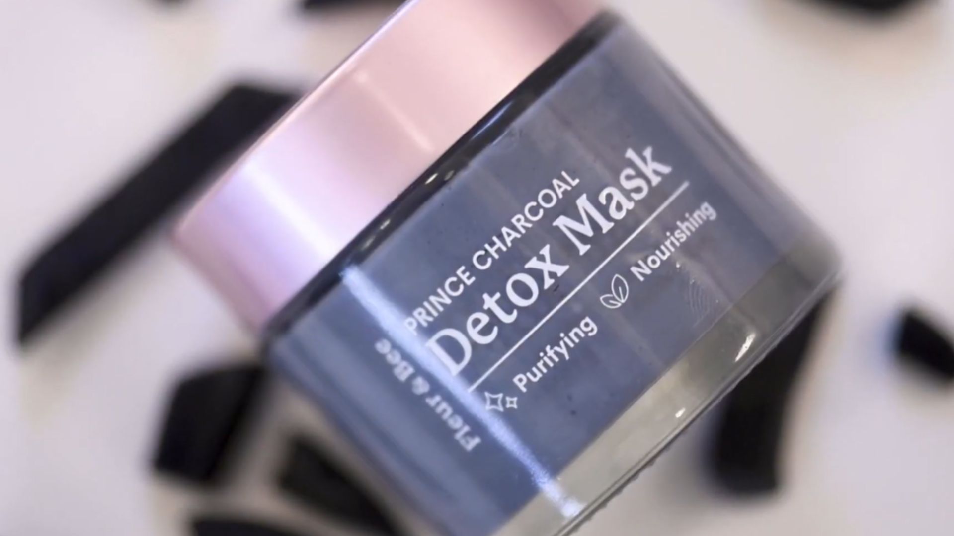 8. Masques détoxifiants au charbon actif