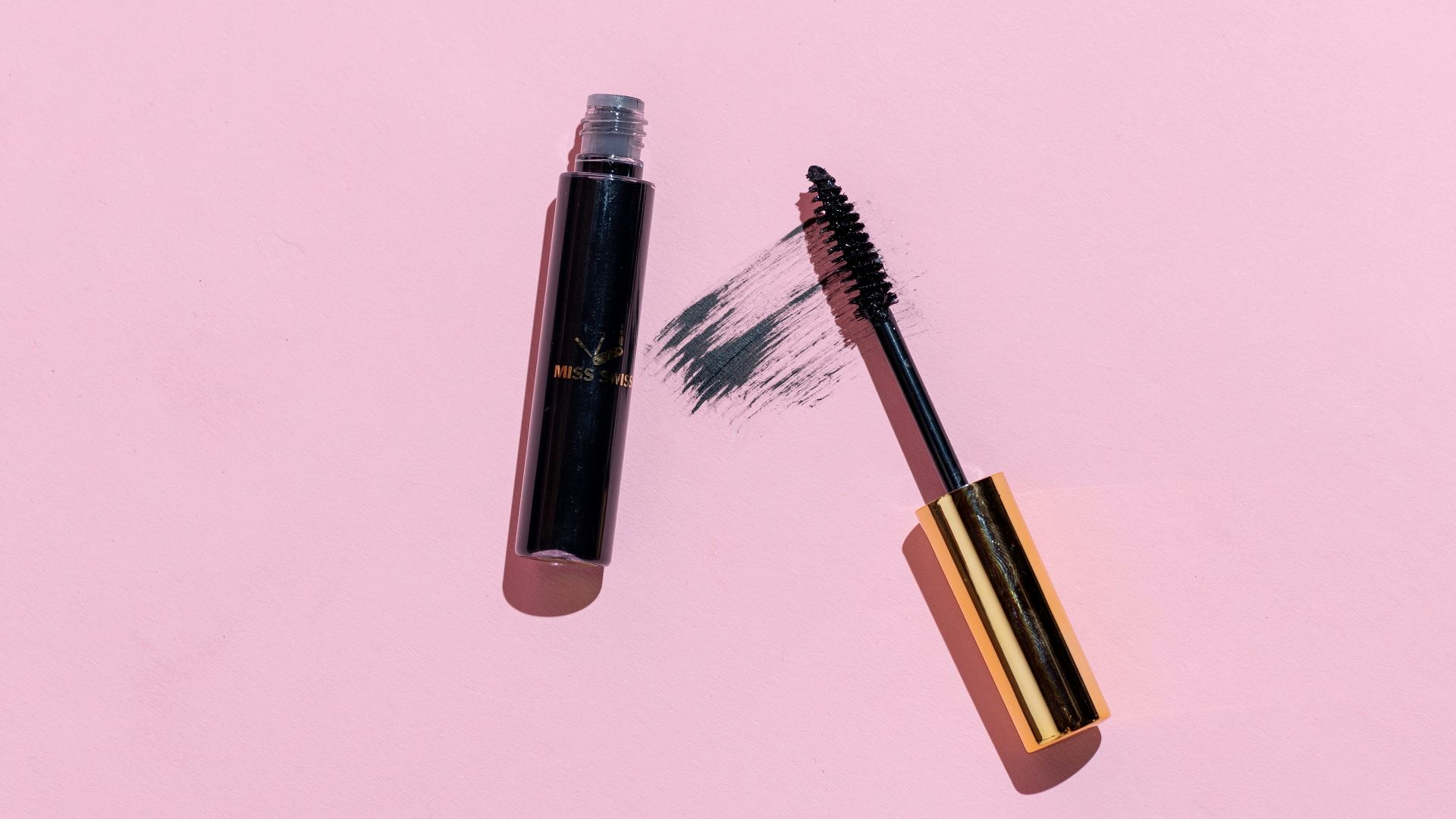 18. Mascara waterproof