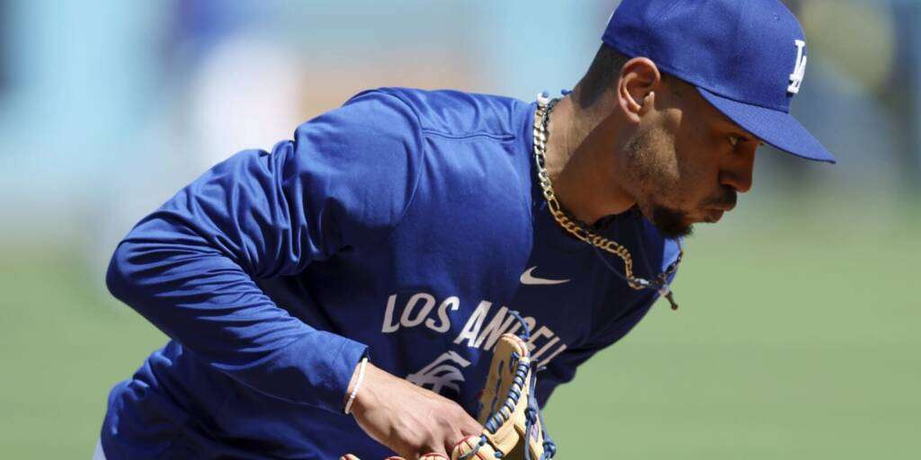 Dodgers must send Mookie Betts to outfield