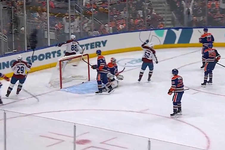 Top-5: a nine-goal avalanche destroys the Oilers at home