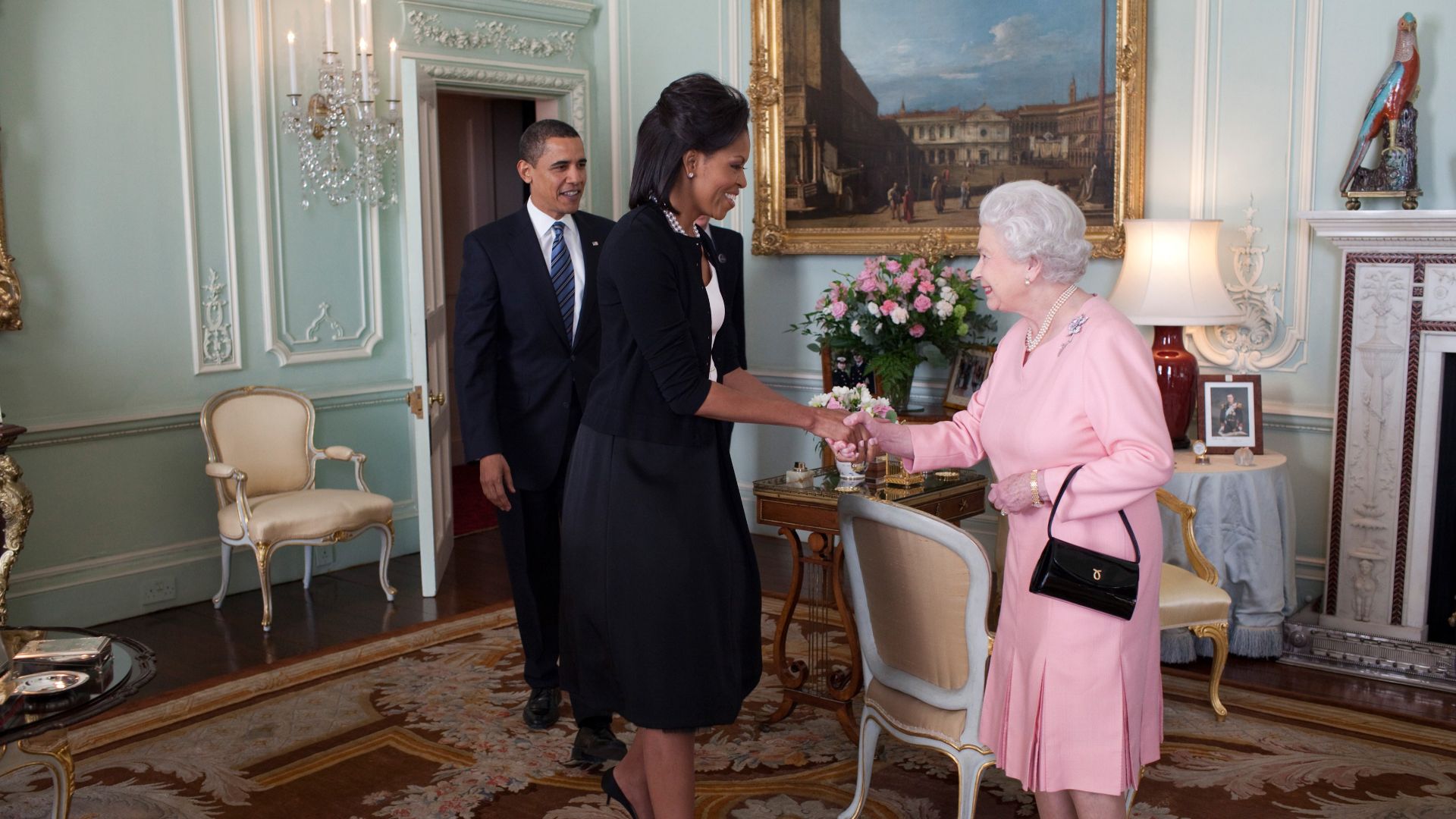 4. Michelle Obama dans les bras au Palais