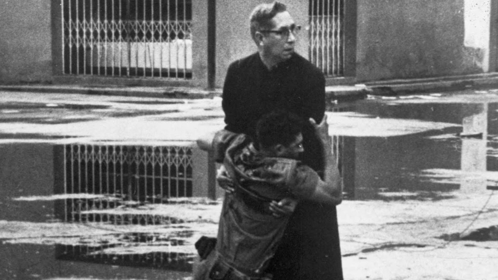 13. Aide de l'aumônier