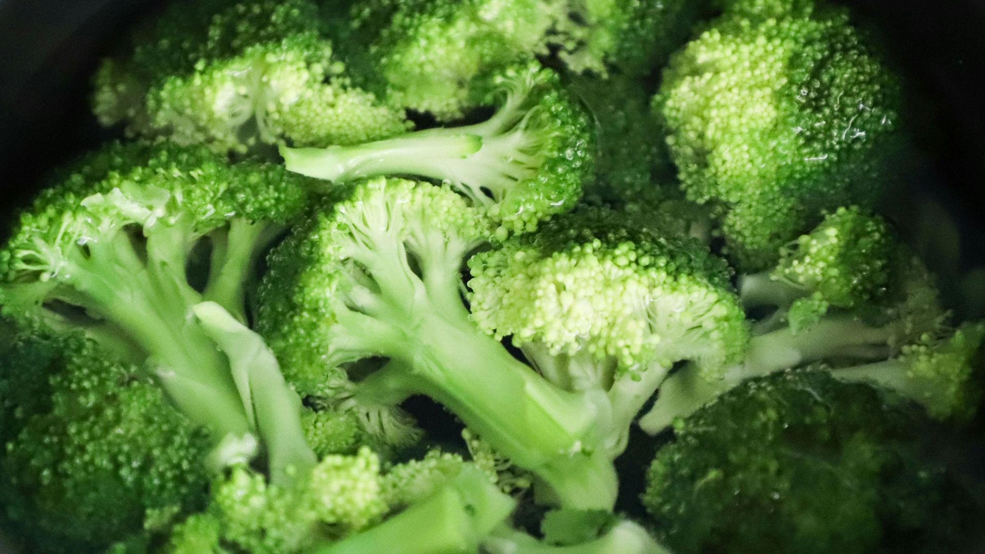 5. Mélanger les légumes dans du bouillon ou de l'eau avant de les rôtir
