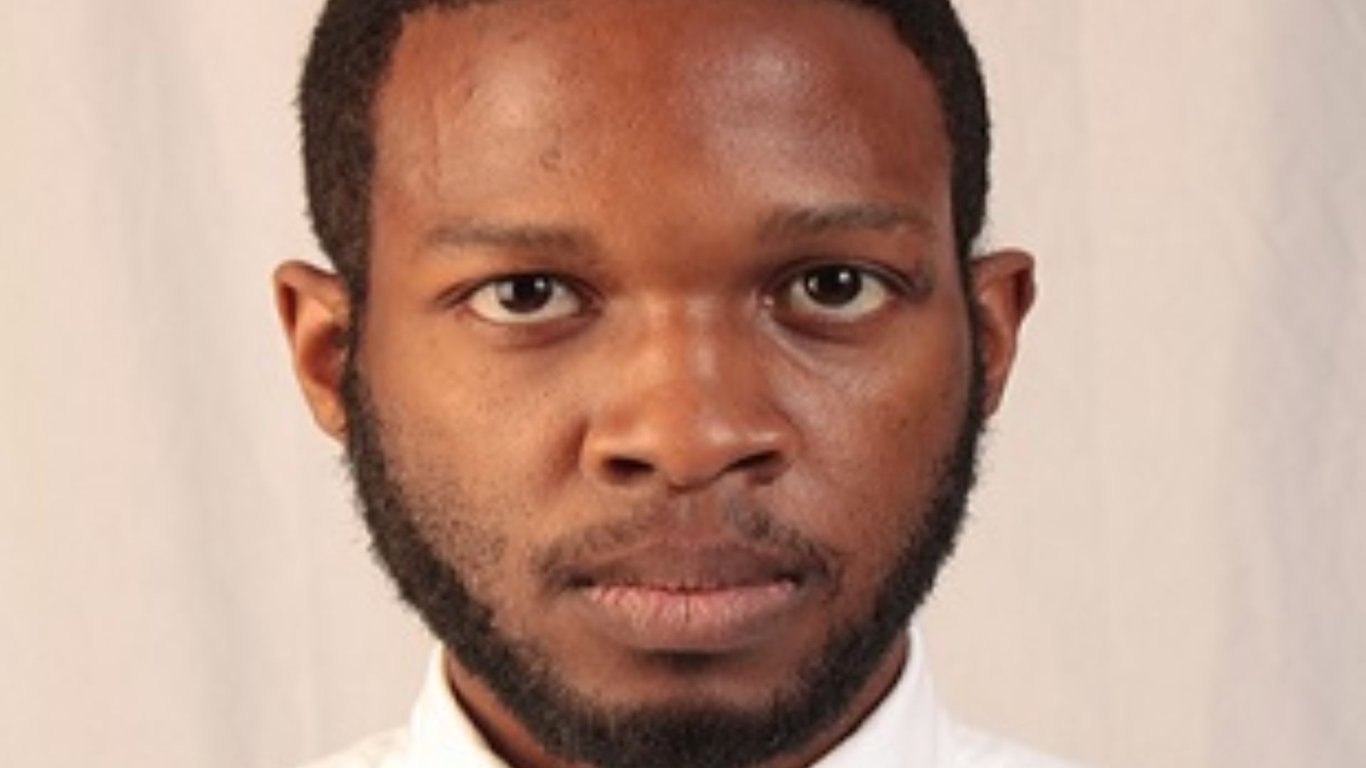 9. Barbe de jugulaire