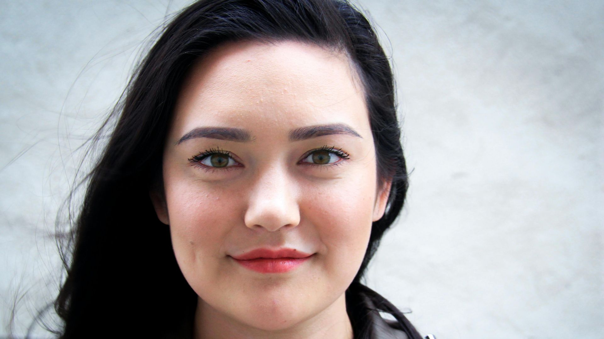 2. Noir de jais sur cheveux naturellement clairs