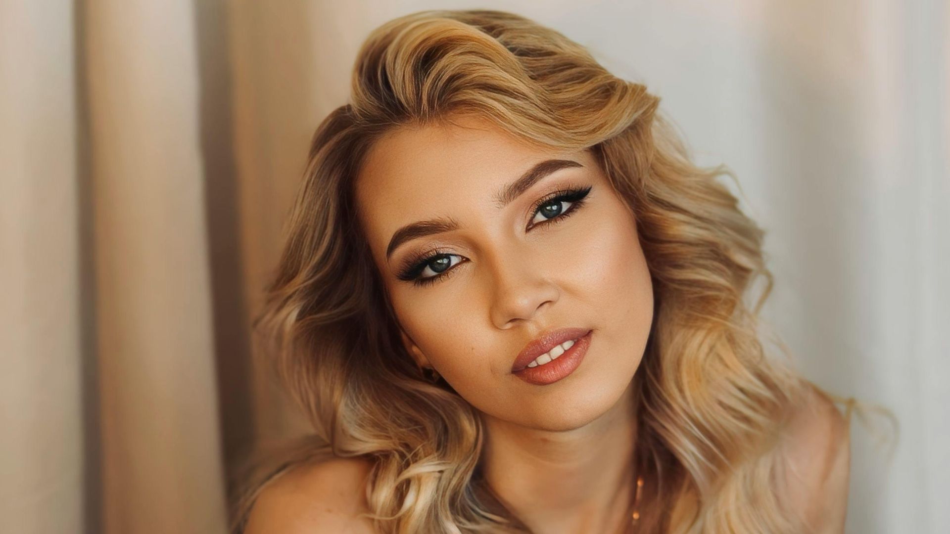 4. Beige sable blond