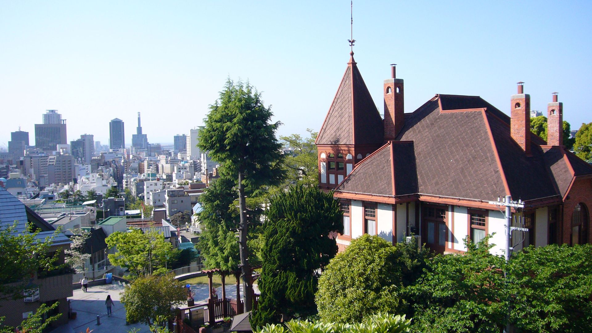 6. Le fondateur a dormi sur des banquettes de train