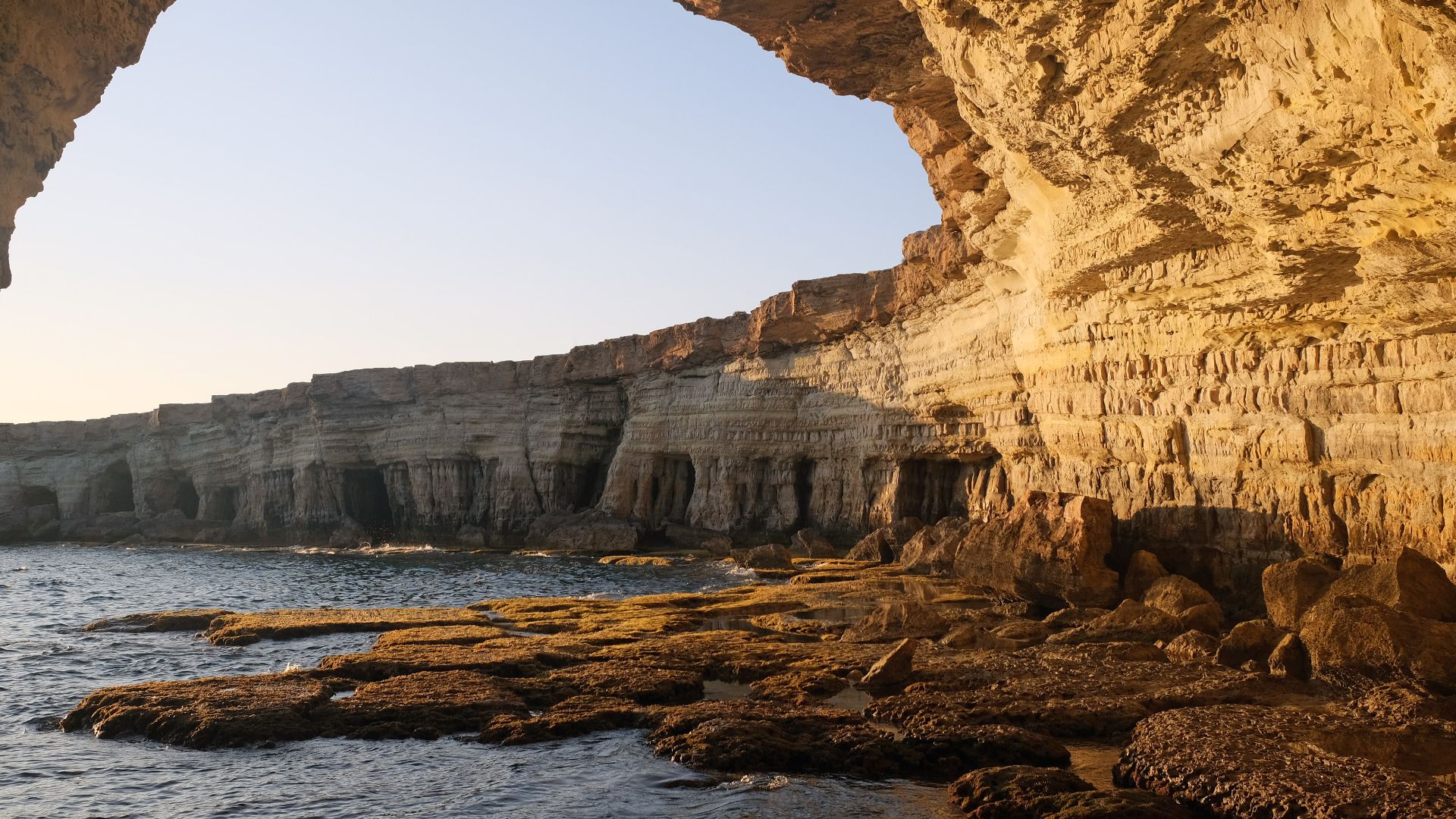 16. La fabrique de soie de Kato Drys