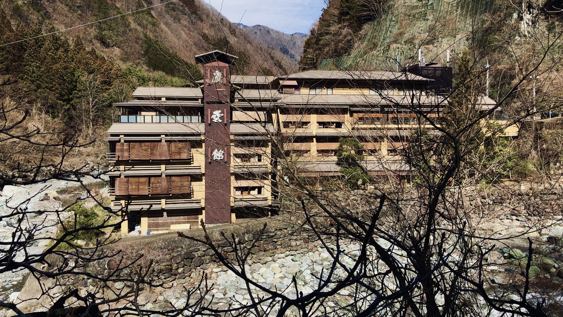 1. Nishiyama Onsen Keiunkan, Japon - 705