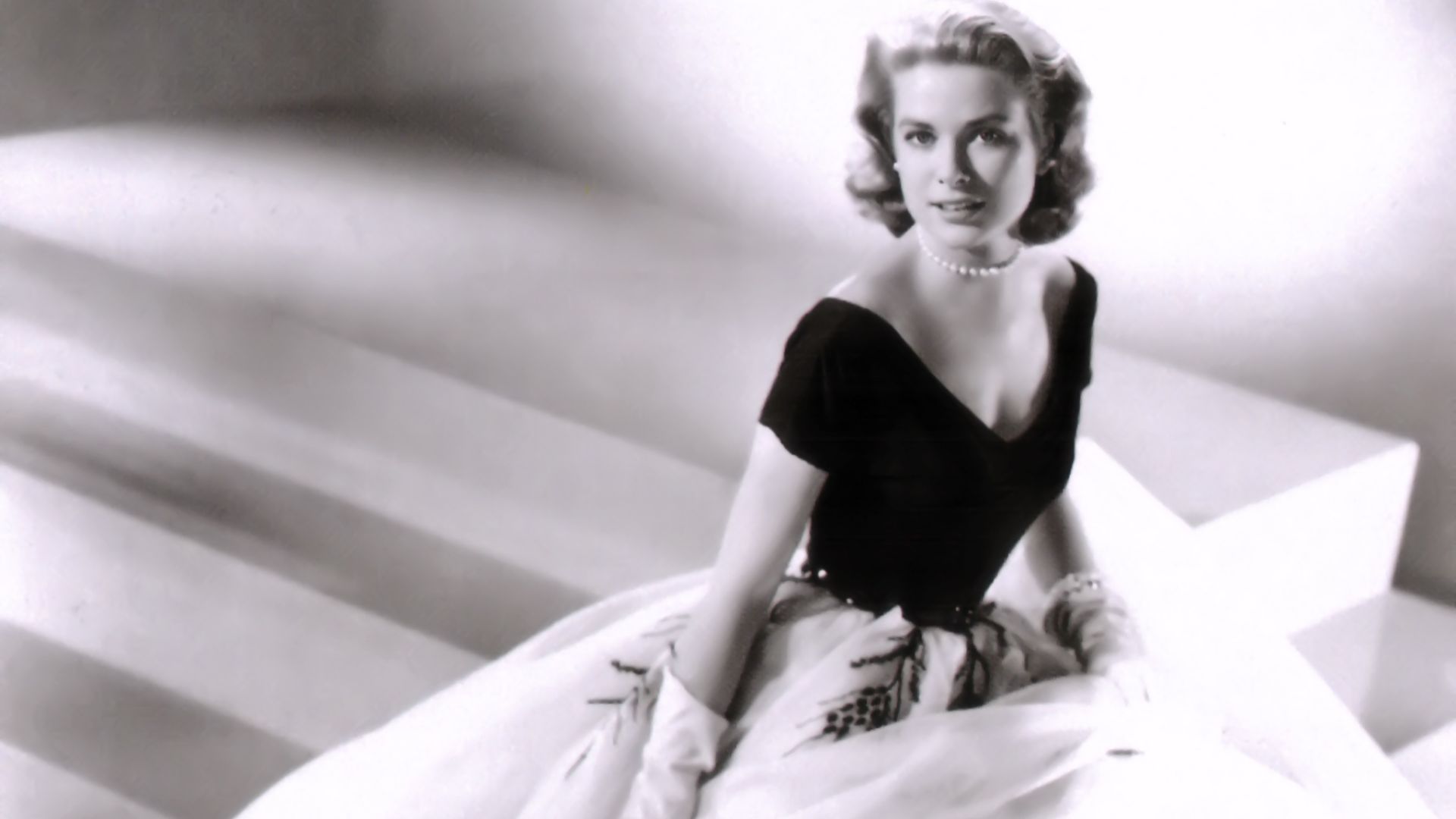 8. Grace Kelly