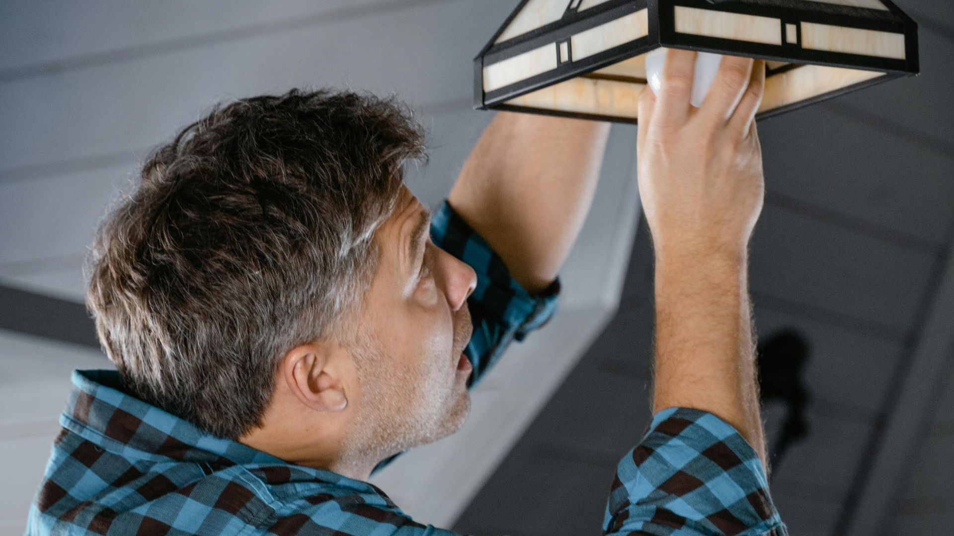 12. Victoria, Australie : Changer une ampoule