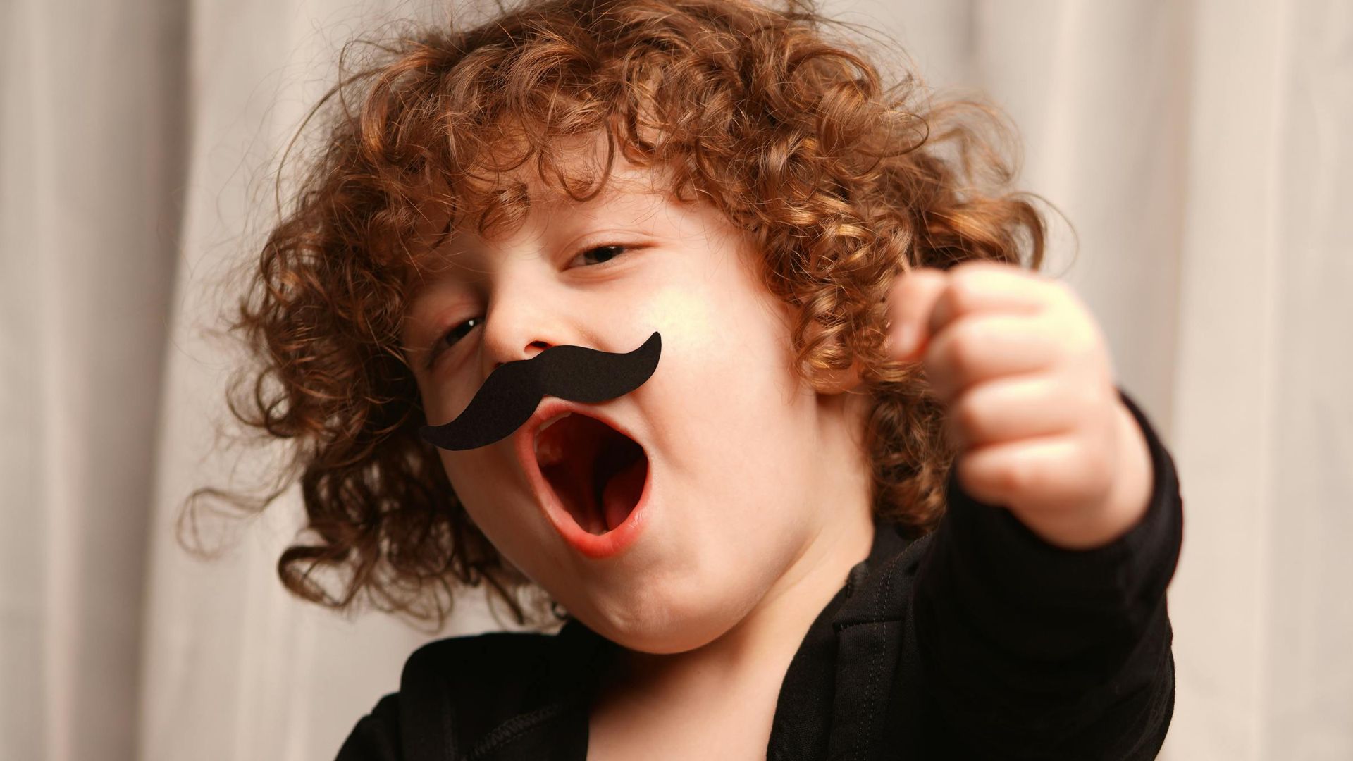 15. Alabama : Fausses moustaches à l'église