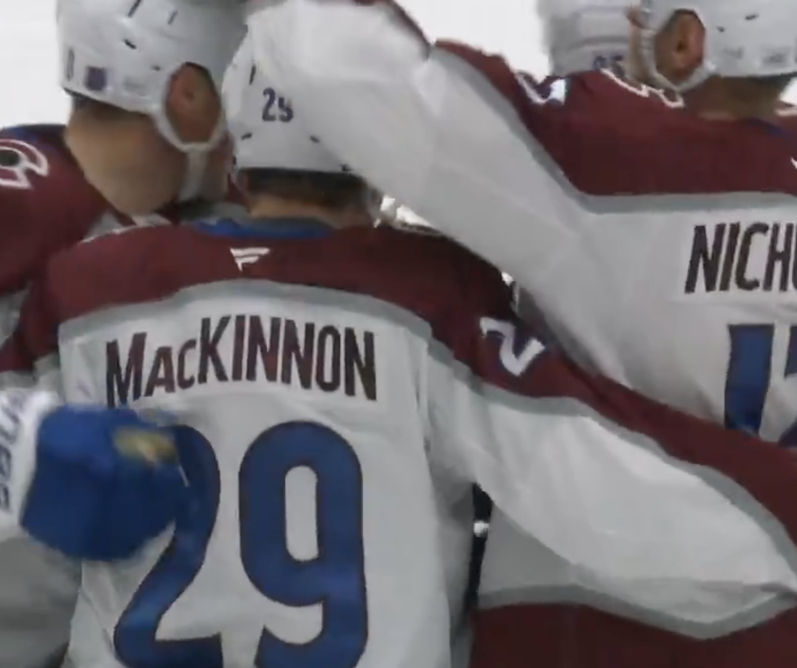 Top-5: MacKinnon’s five-point game takes him back to the top of the scoring charts
