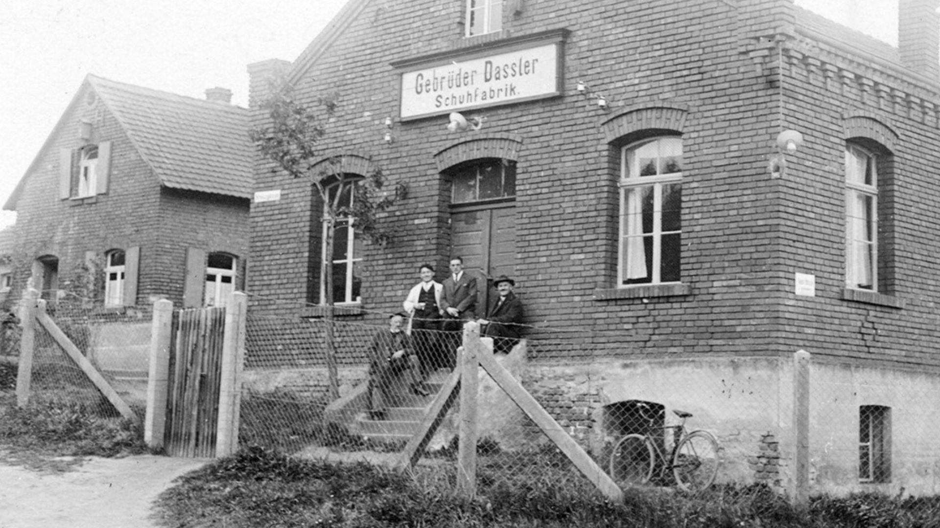 1. Les débuts modestes des frères Dassler