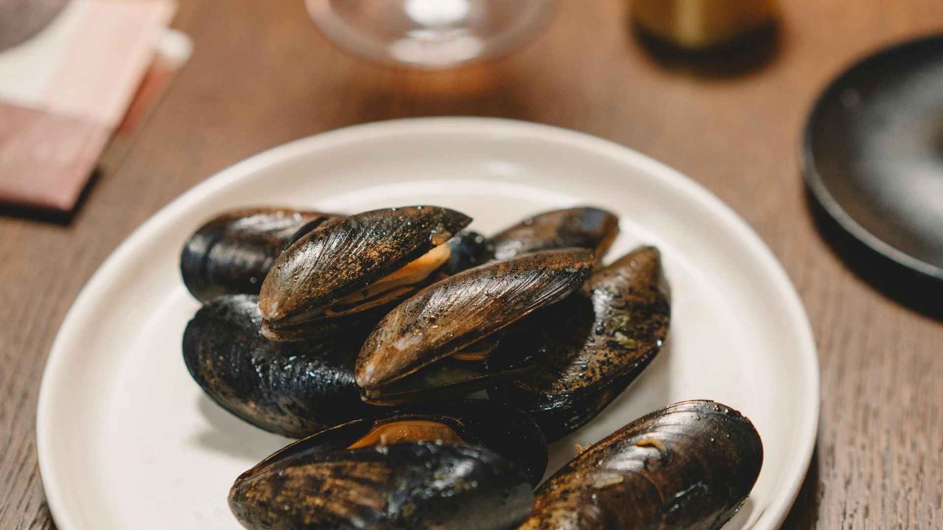 6. Moules