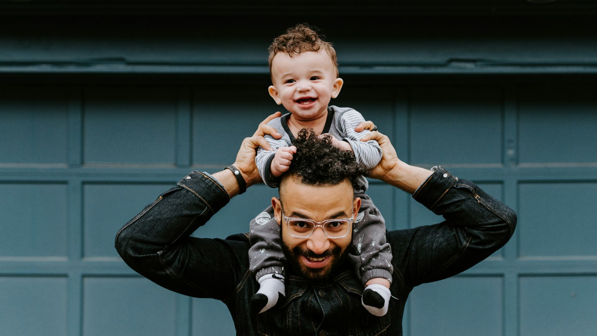10. Il est bon avec les enfants