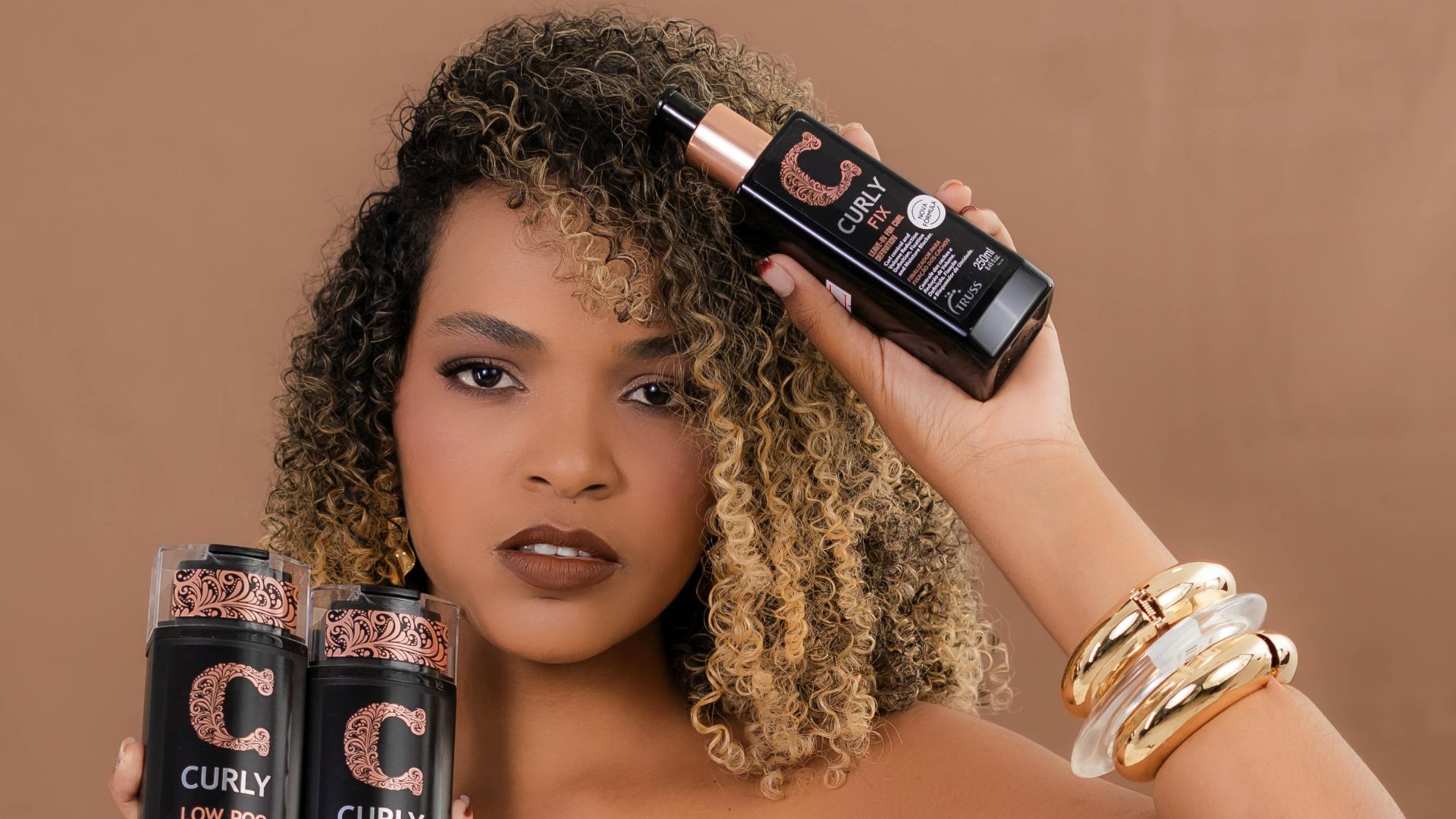 10 raisons pour lesquelles vos racines sont toujours grasses et 10 façons de rafraîchir vos cheveux