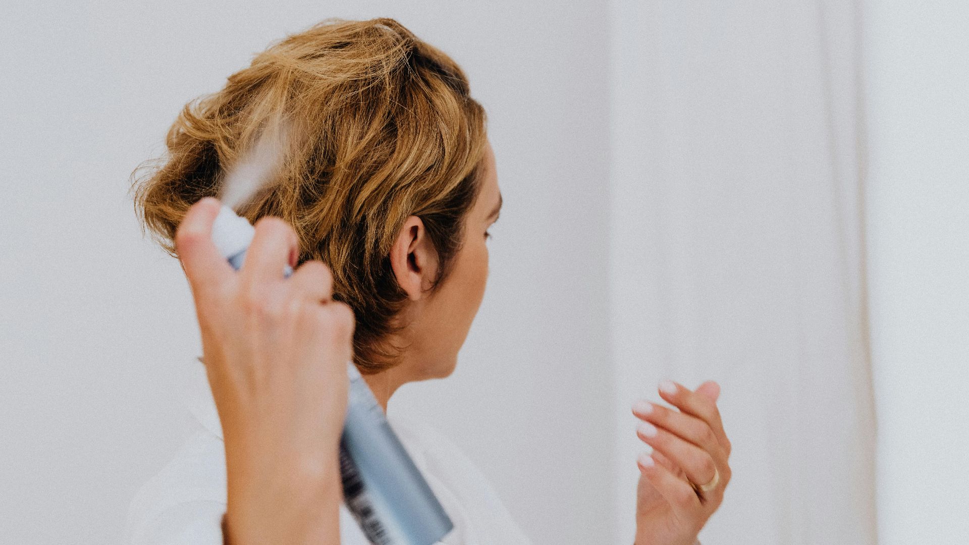 9. Utilisation de produits capillaires lourds ou incompatibles