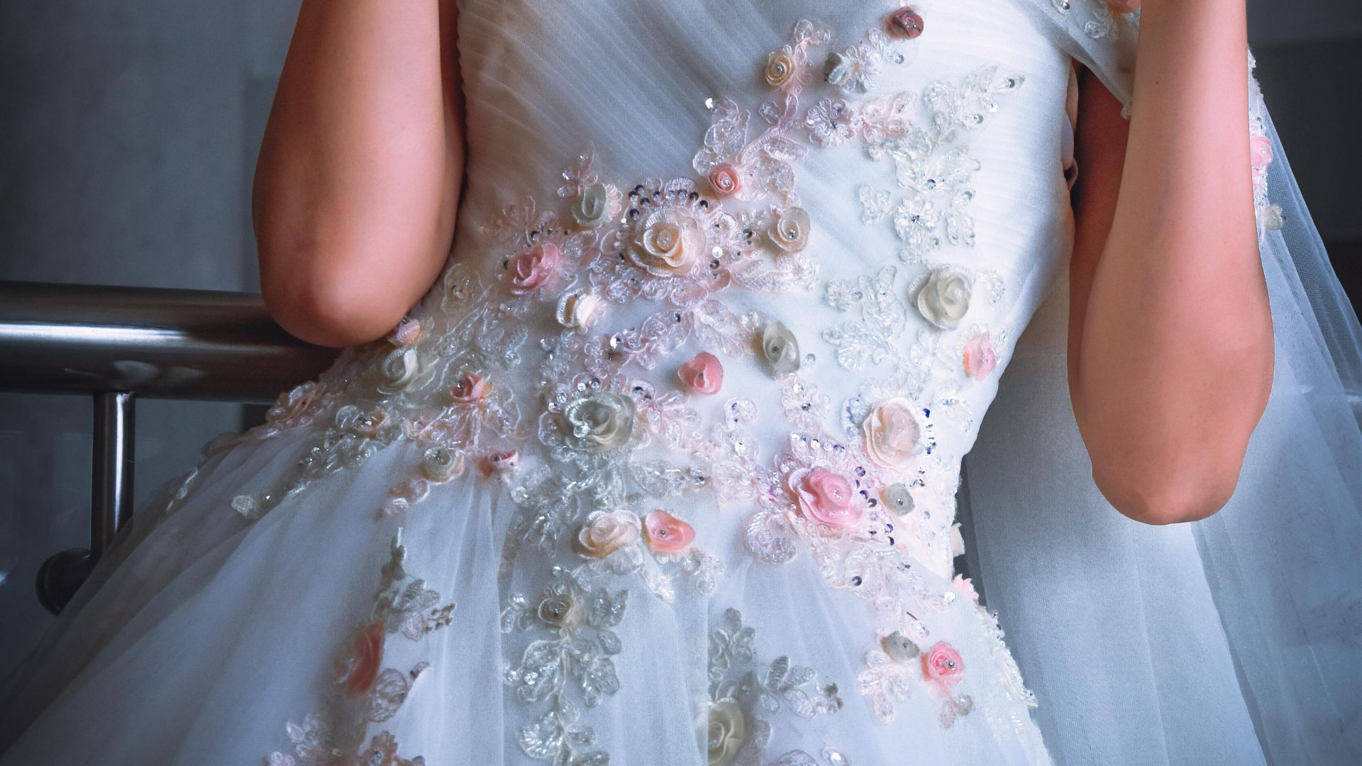 2. Motifs floraux brodés