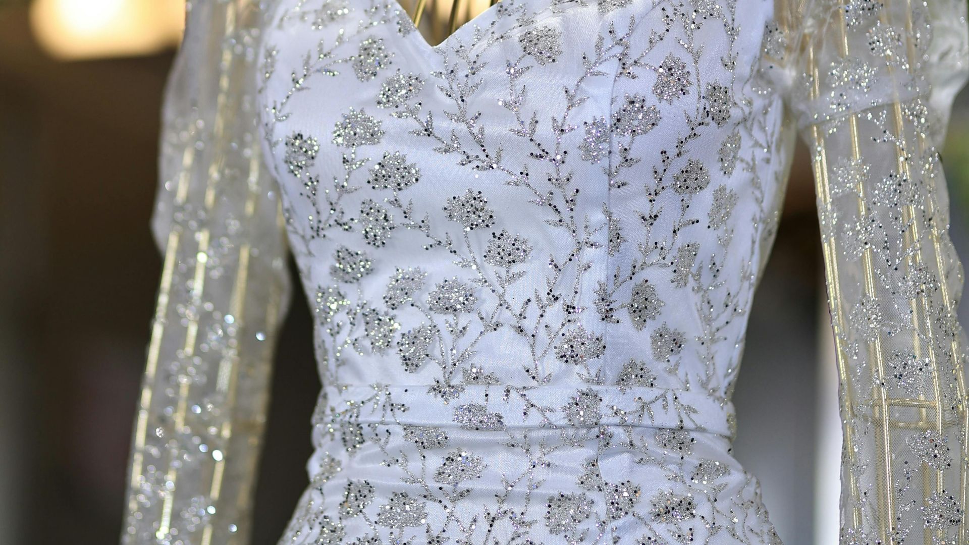 9. Broderie au fil métallique