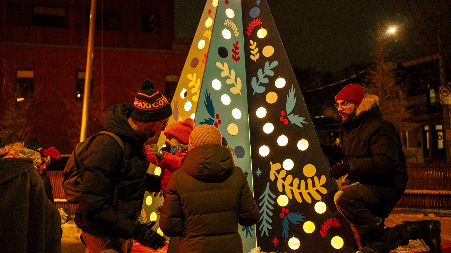 Mon Beau Sapin s’installe sur l’Avenue du Mont-Royal