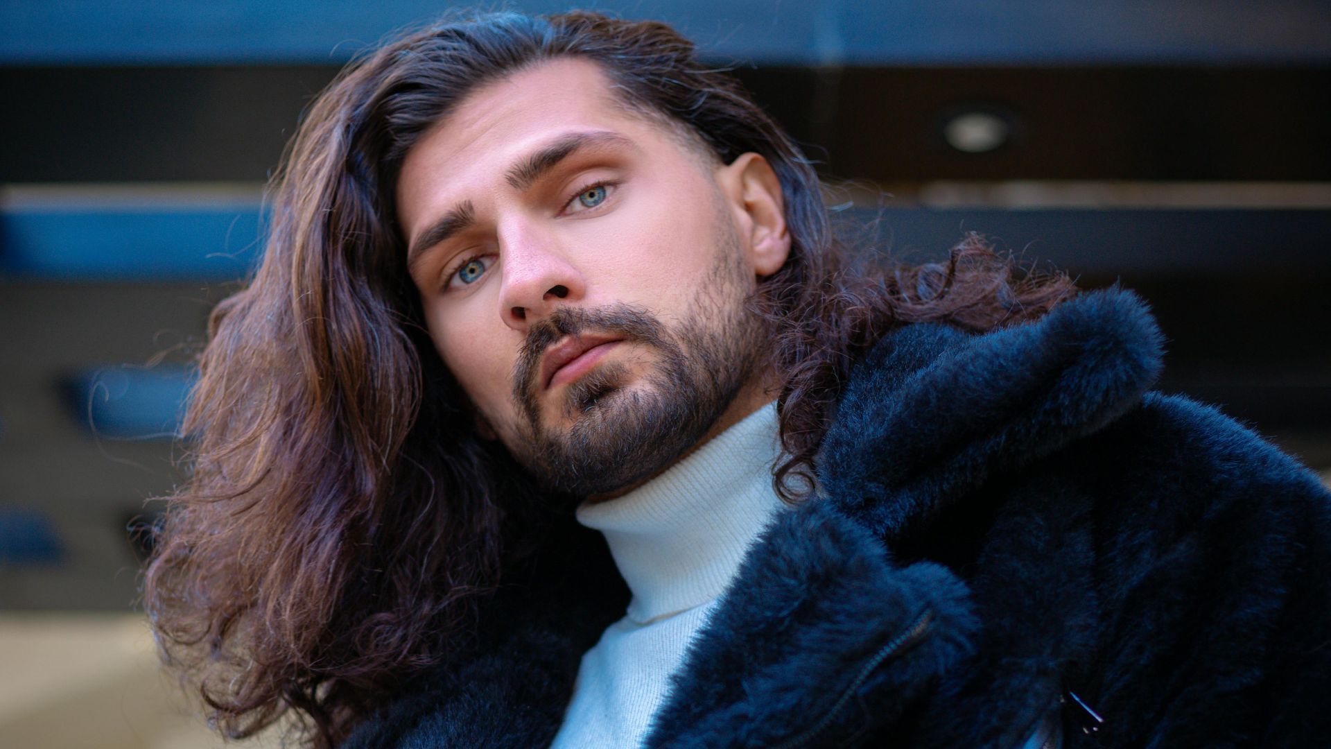 20 Coiffures masculines pour hommes aux cheveux longs