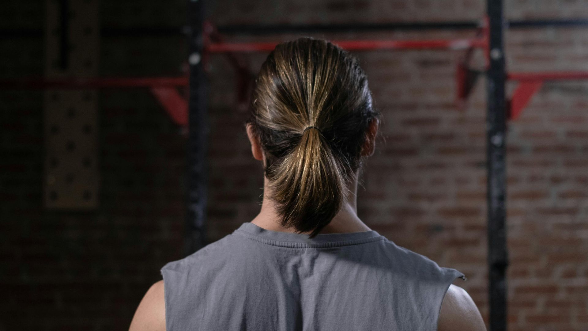 12. Cheveux longs lissés