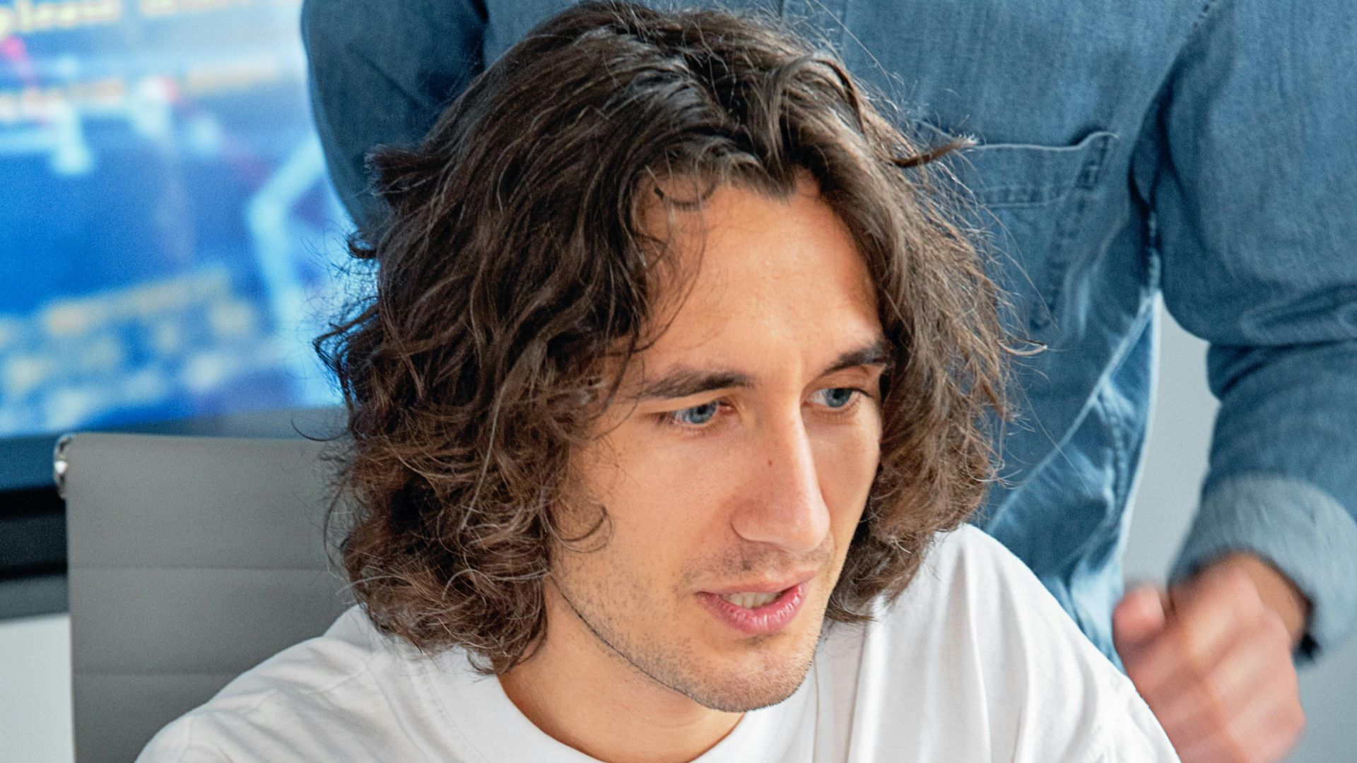 15. Cheveux longs texturés avec franges