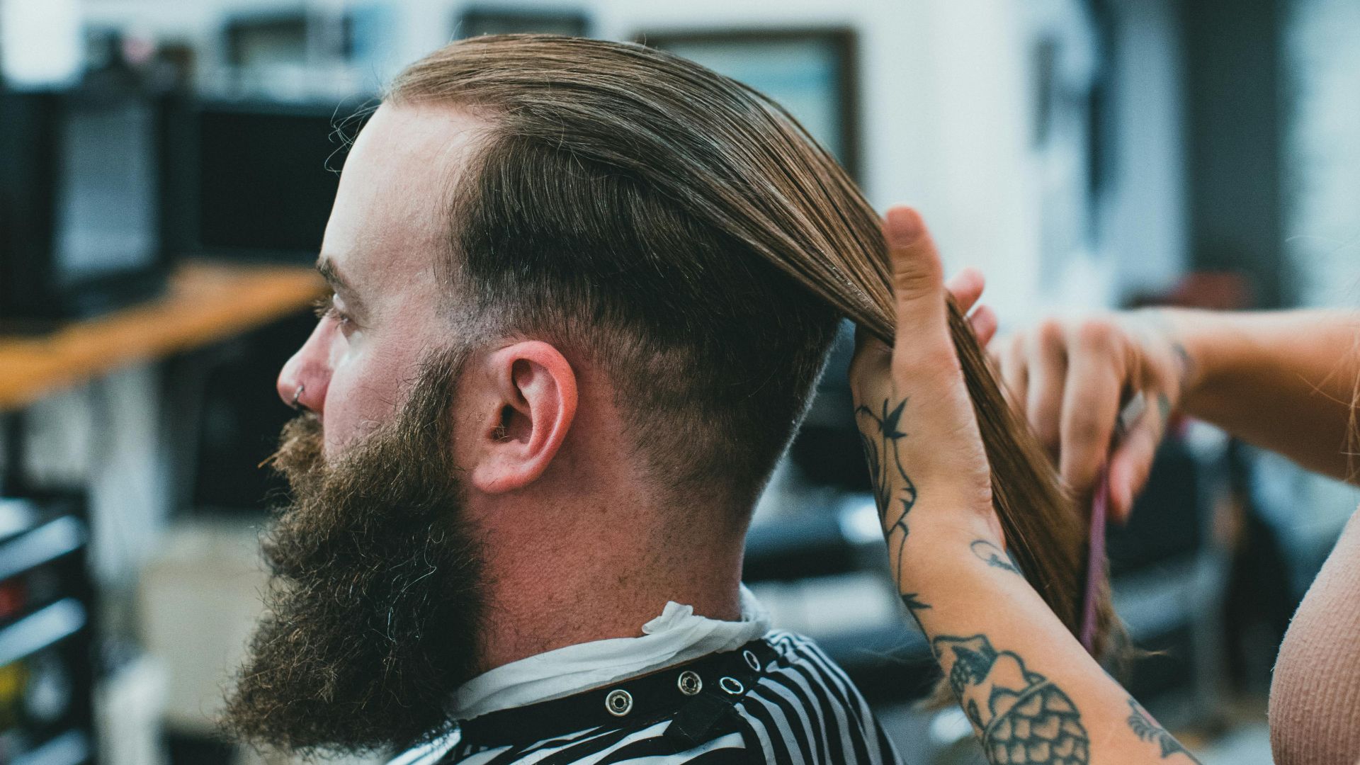 18. Cheveux longs décolorés