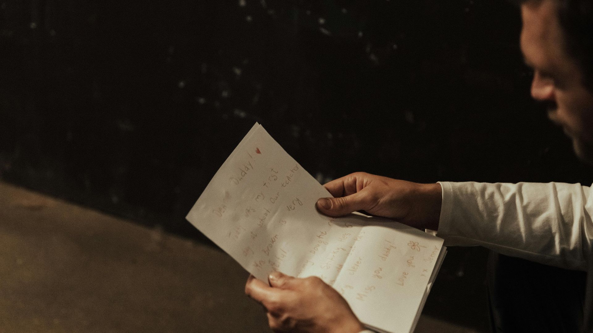 7. Écrire et brûler des lettres