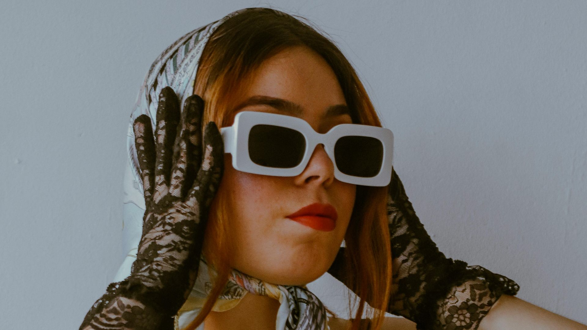 4. Gants en dentelle (longueur poignet ou longueur opéra)