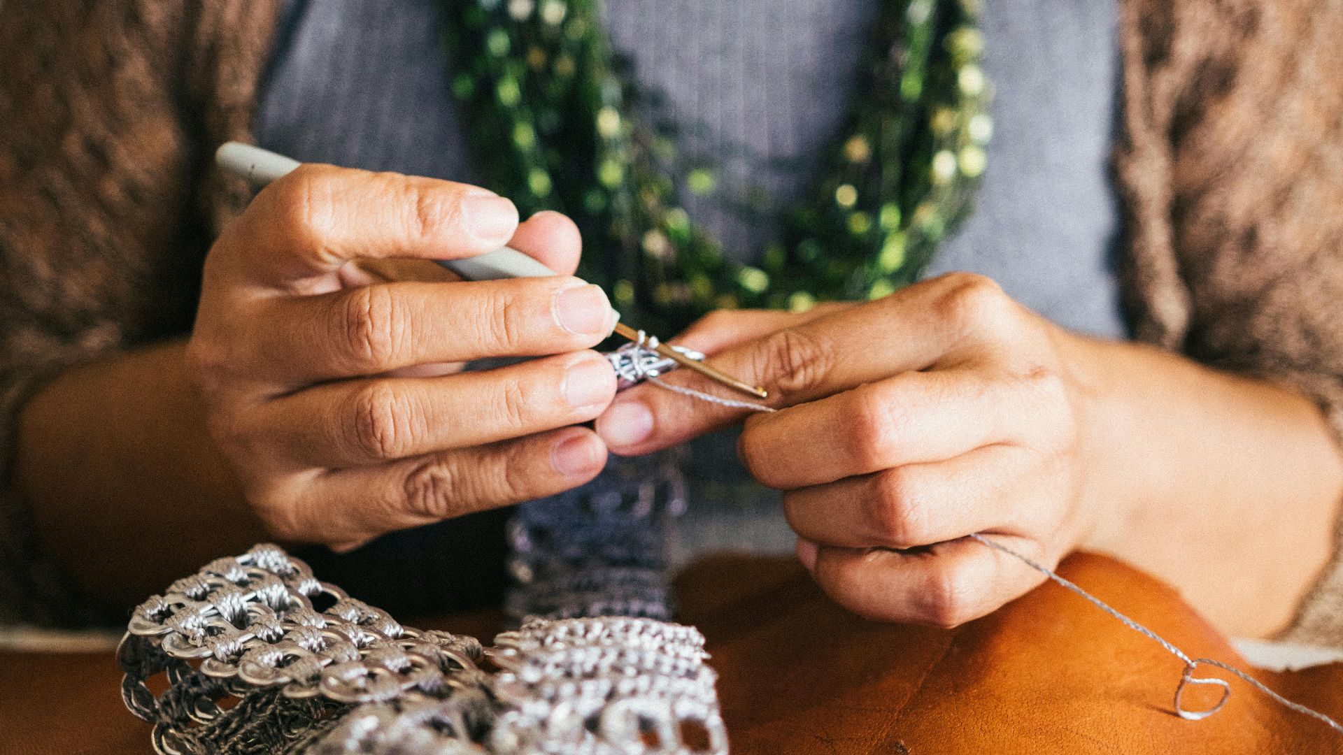 13. Colliers tricotés ou crochetés