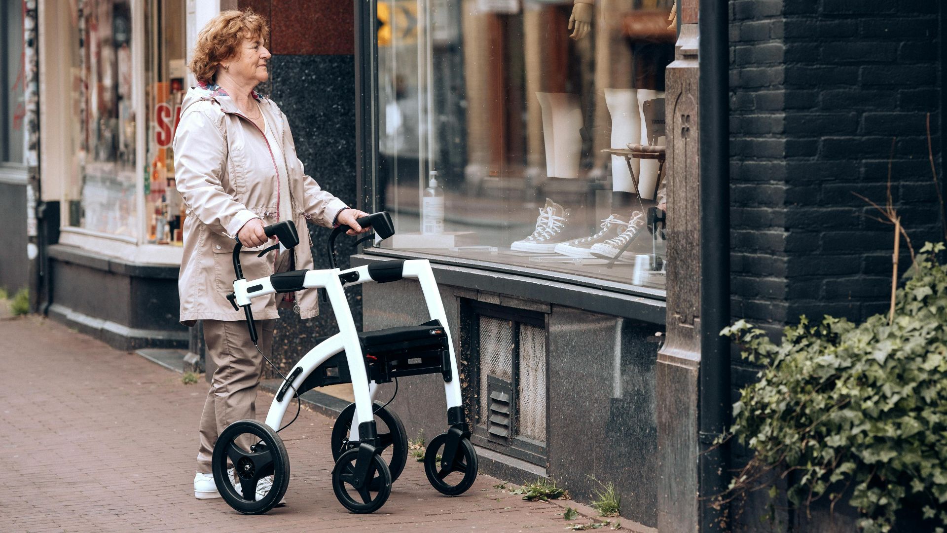 5. Marcher avec un déambulateur ou des béquilles