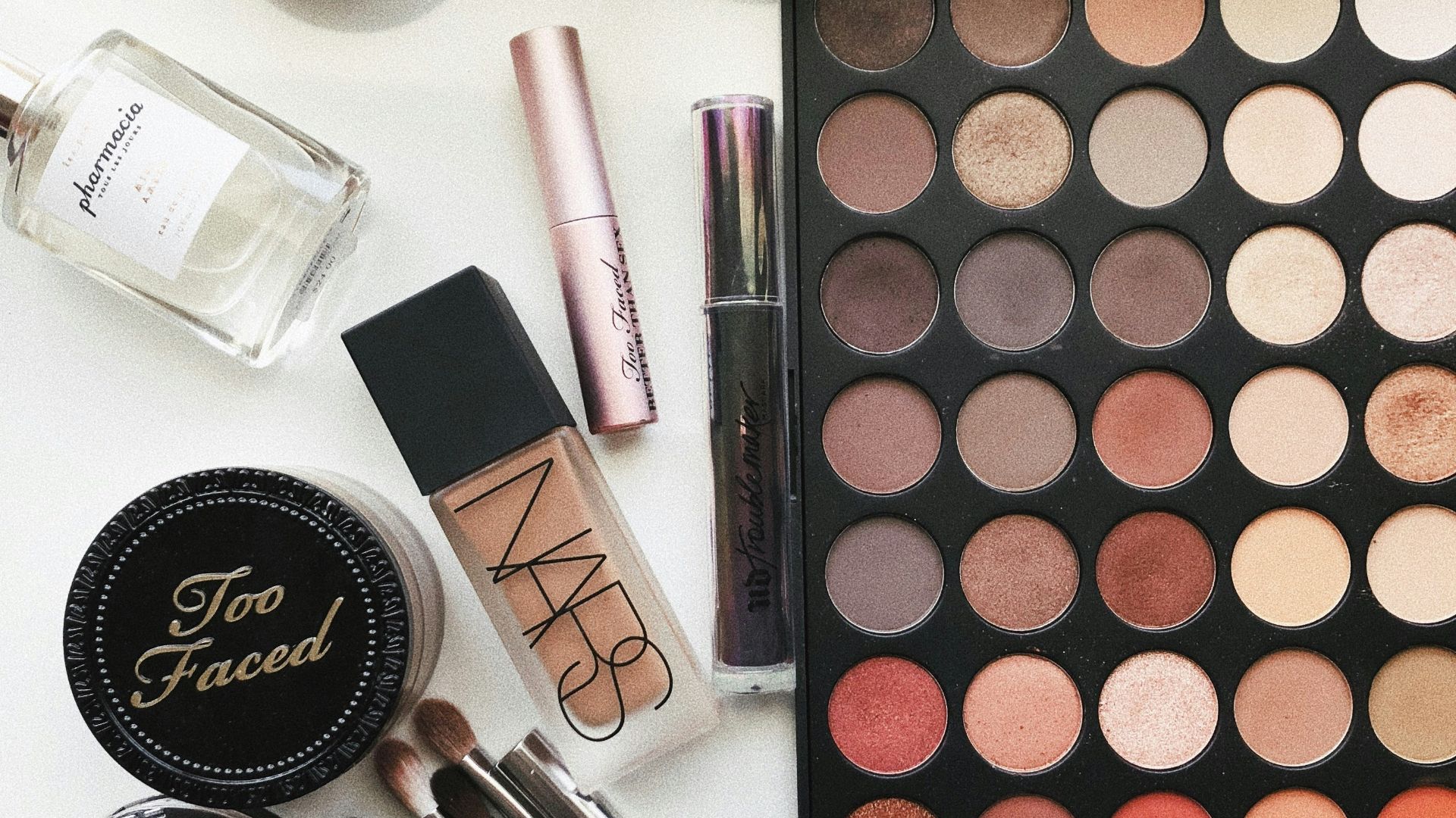 4. Utiliser une routine de maquillage simplifiée