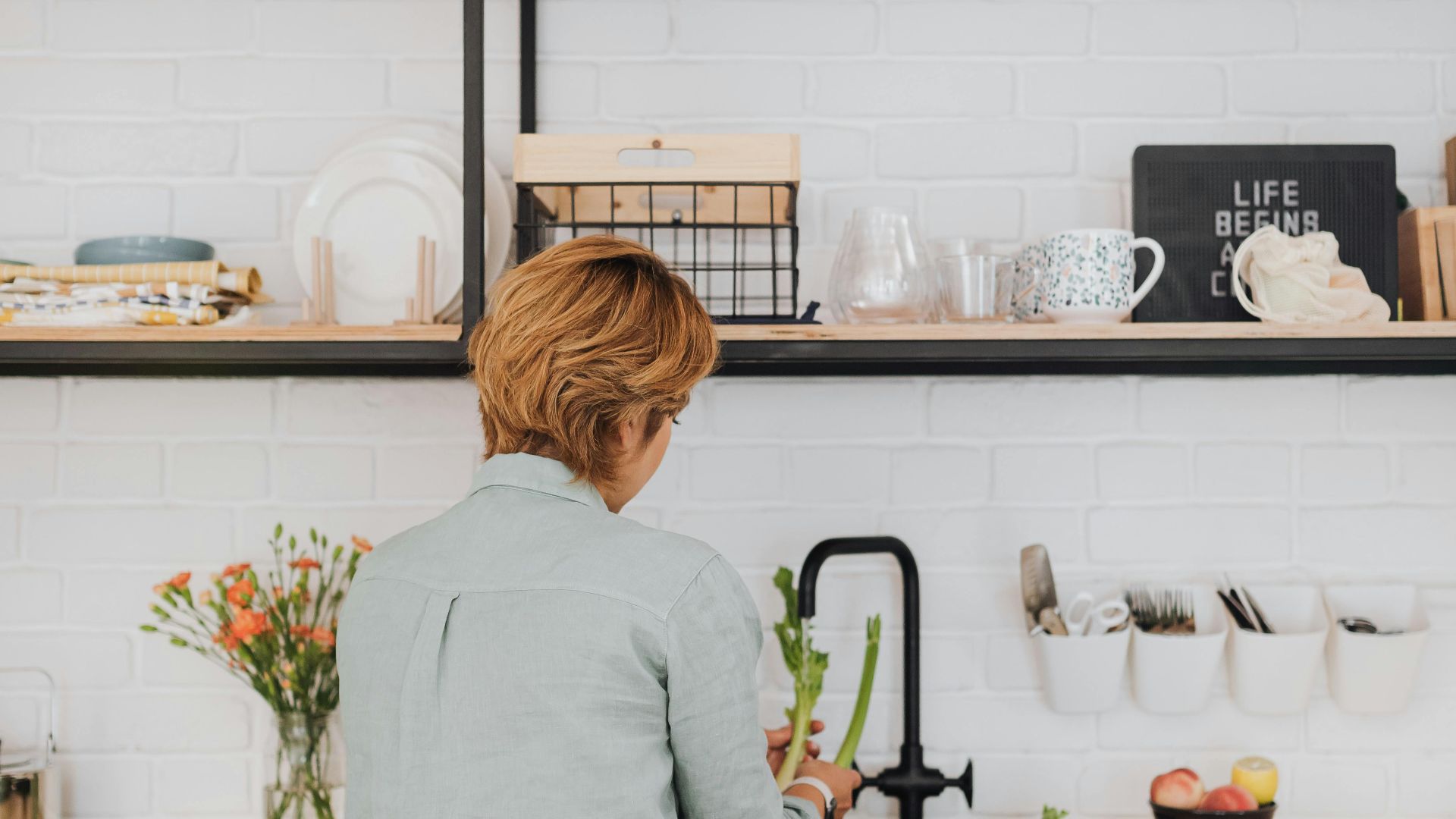Espace vertical : 20 façons d’utiliser vos murs pour le stockage