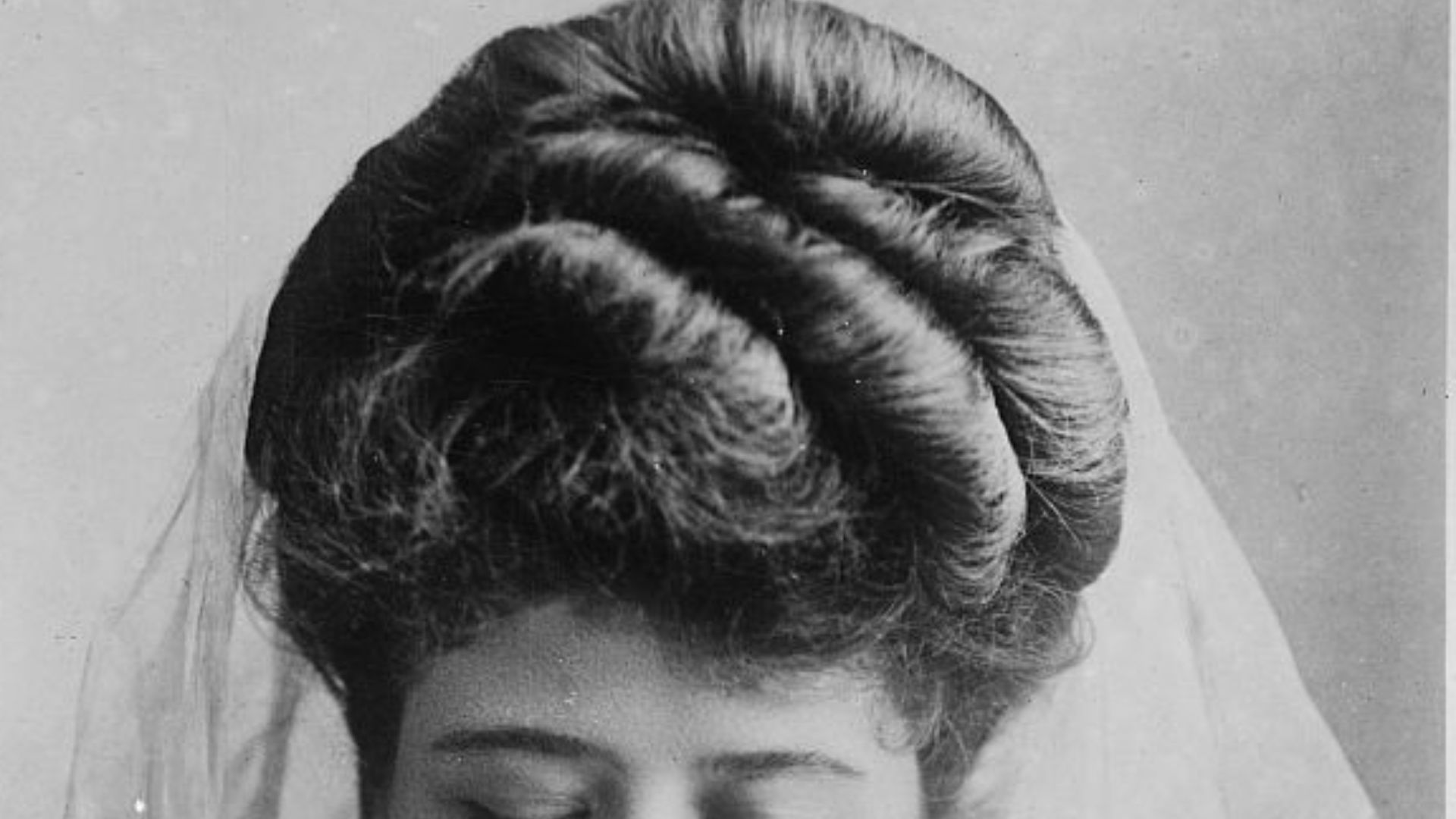 2. Pompadour Gibson Girl