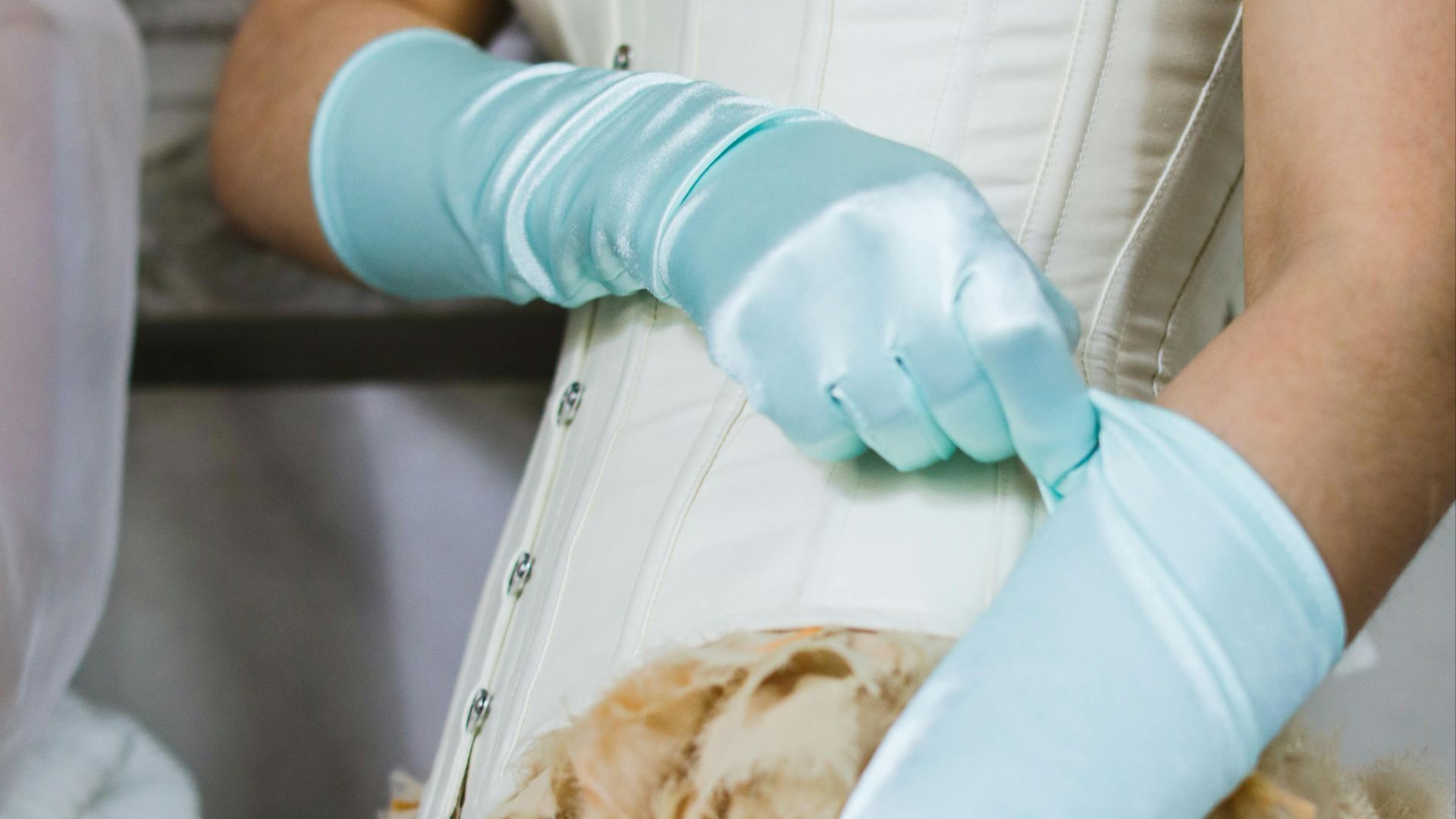 9. Gants d'opéra en satin