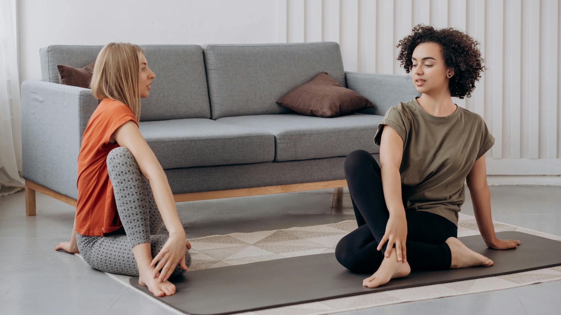 Les 10 meilleures postures de yoga pour le mal de dos et les 10 à éviter