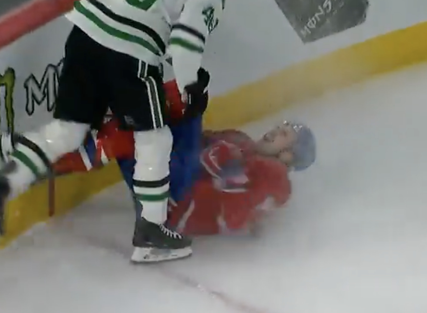 Alex Newhook quits and is unable to put weight on his leg