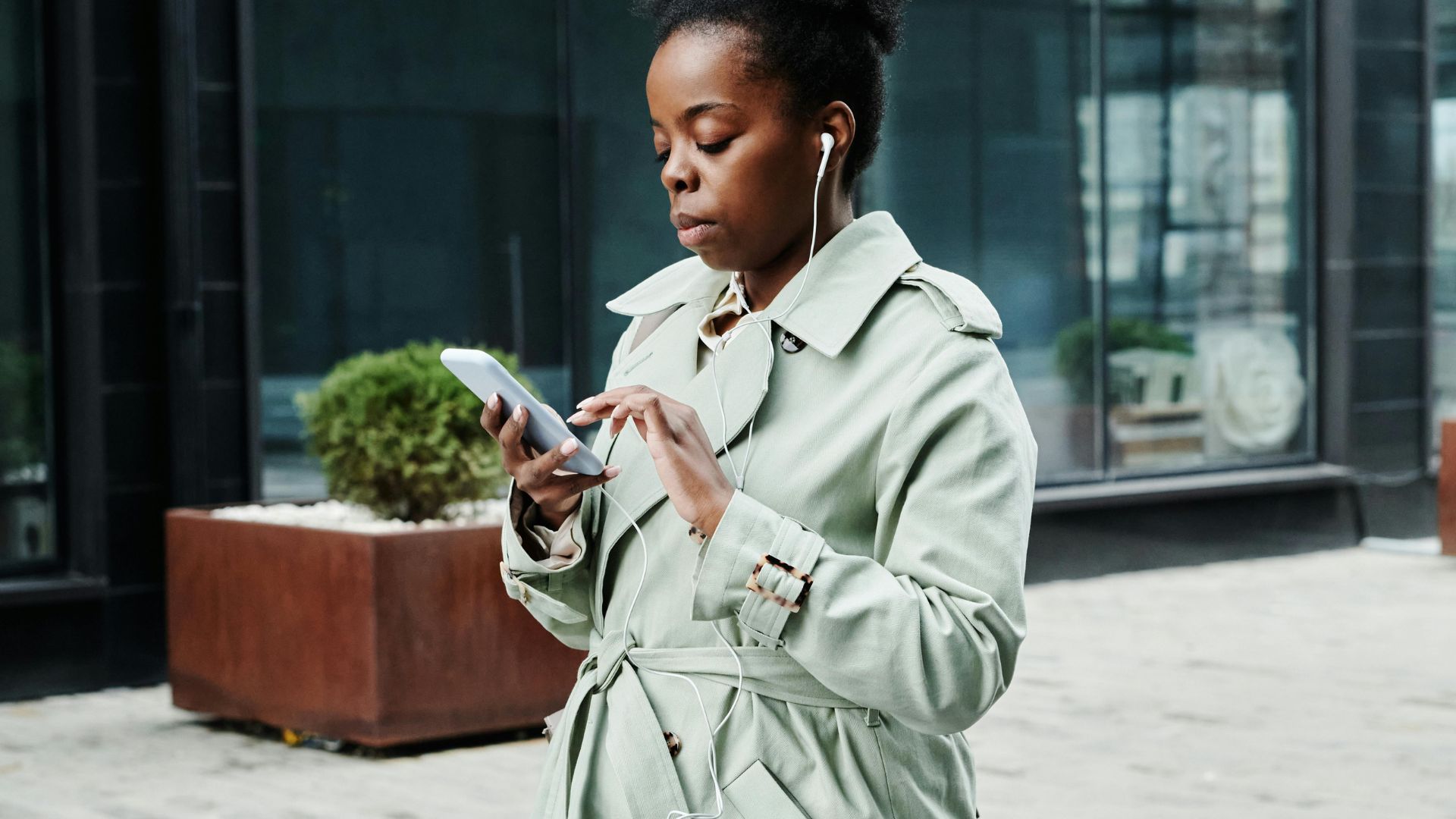 13. Trench-coat ceinturé