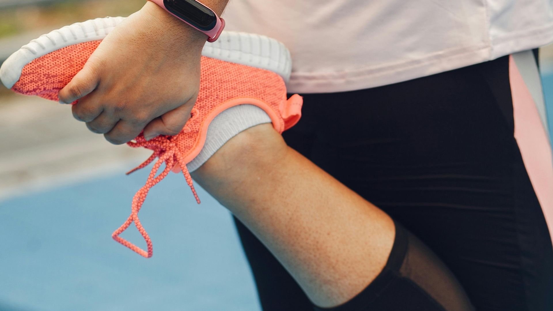 6. Flexion des ischio-jambiers en position debout