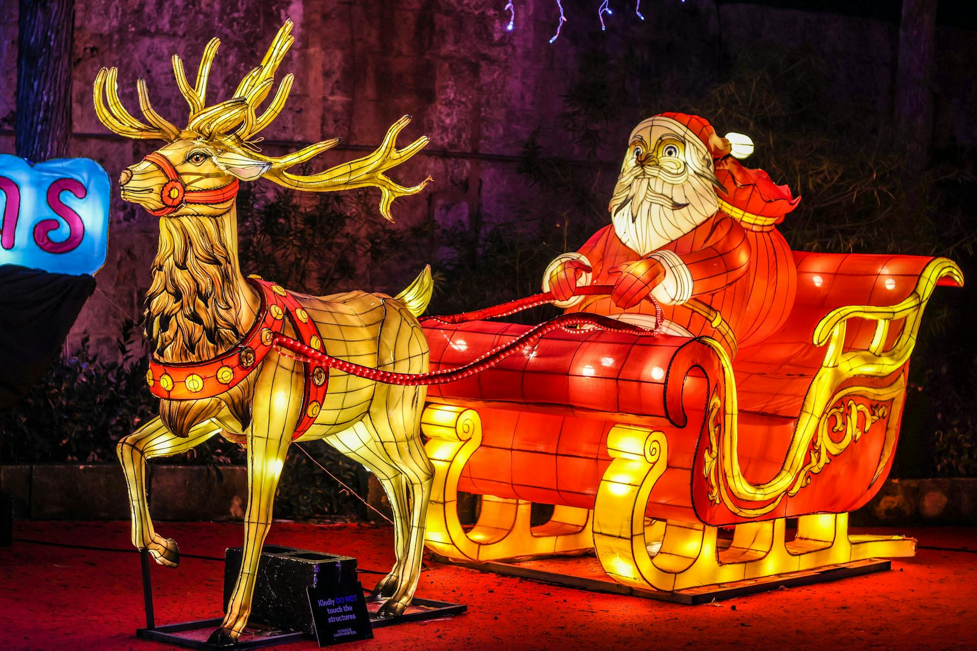 15 . A sleigh to enchant children