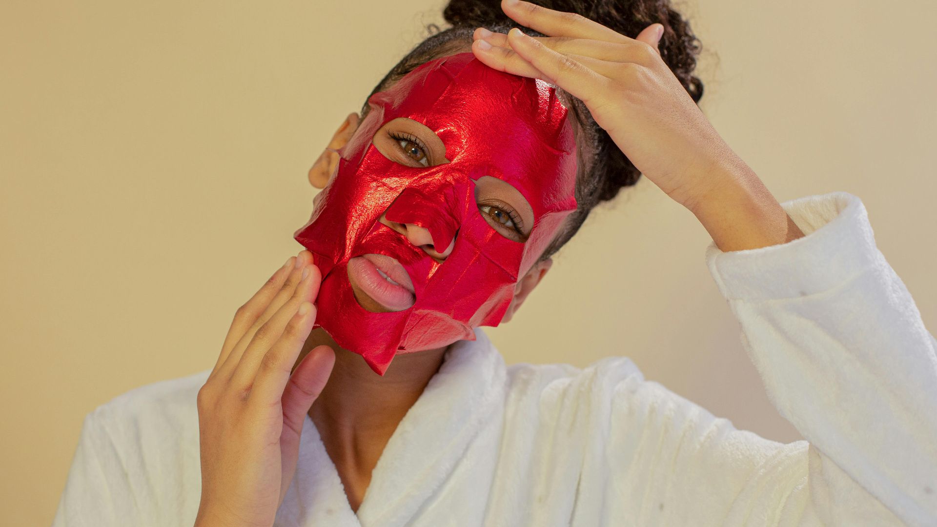 19. LuLuLun Masque en feuille rouge précieux
