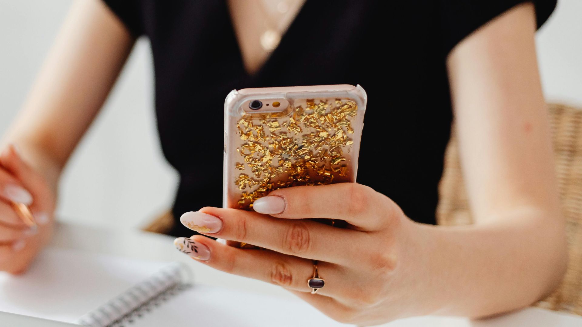 2. Liquid Glitter Flow Cases