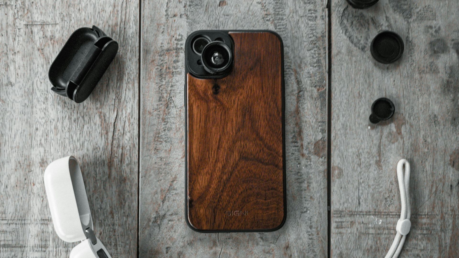 3. Coffrets gravés en placage de bois